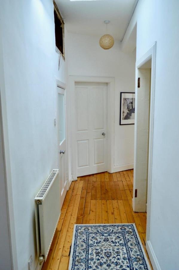 Central And Inviting 2 Bedroom Apartment Perfect For Festival Edimburgo Exterior foto